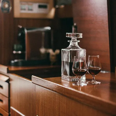 Båthotell Classic Yacht I Royal Cruiser 34 - 